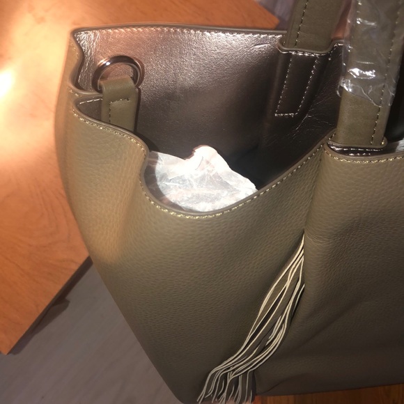 URBAN Tote bag BNWTags Olive green with a zippered middle section. BLOOMINGDALES - Picture 2 of 6